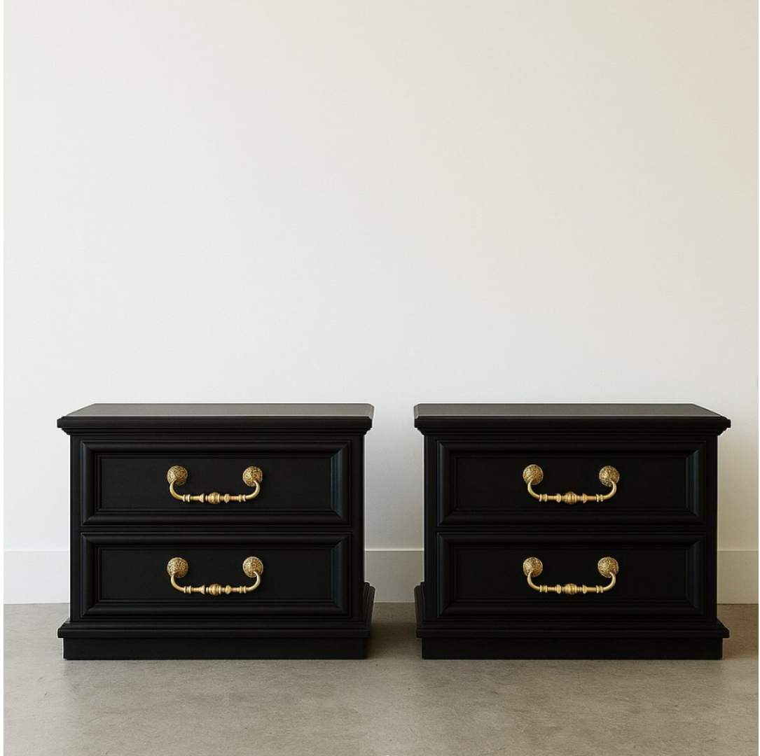 Beautiful refinished solid wood vintage MCM Kroehler night tables painted in a midnight blue - original hardware restored.
Exceptional Quality
Dimensions:
H - 21”
D - 15.5”
W - 25.5”